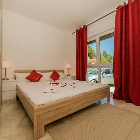 With A Parking Space - 18564 Apartment